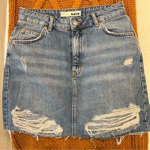 Topshop Ripped Denim Skirt Size: 6